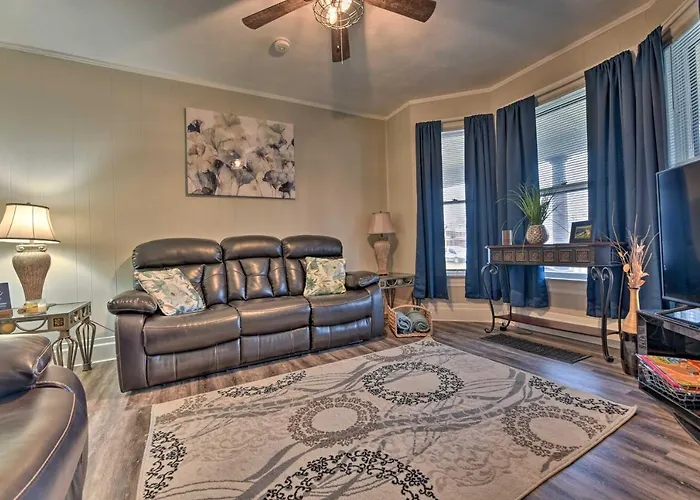 Niagara Falls Townhome Near Wineries!