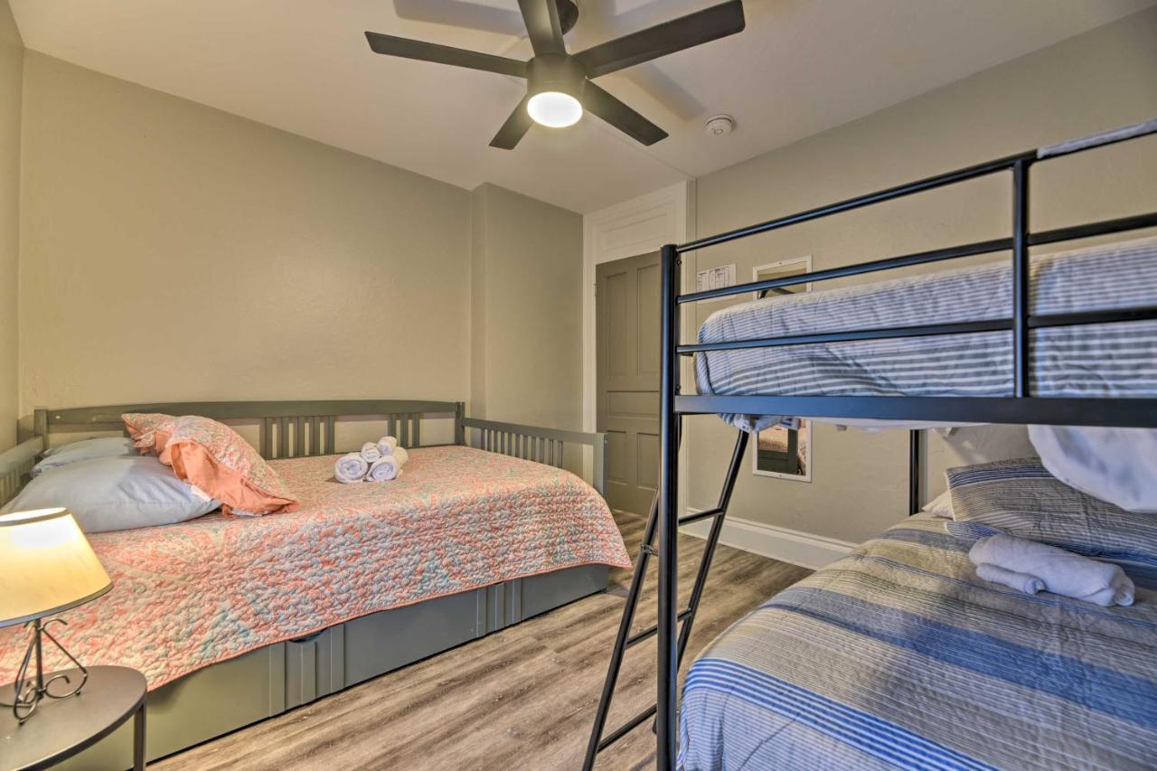 Holiday home Townhome Near Wineries!